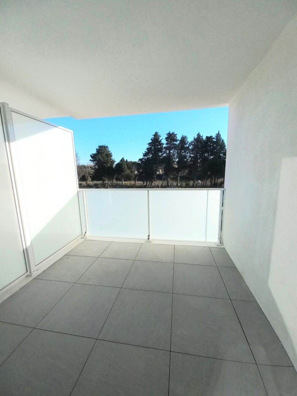T2 avec terrasse et parking à AVIGNON