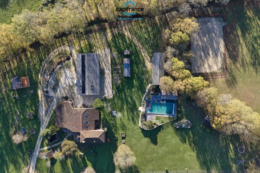 Propriété à vendre 8 pièces, propriété de 220m2 chalet - boxes à chevaux - dépendances sur 7ha de terrain