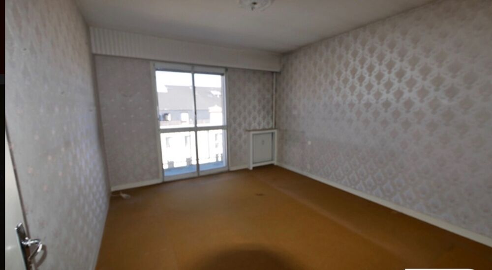 Appartement T5 de 100 m² avec balcon, ascenseur, cave et stationnement  Fort potentiel à Limoges