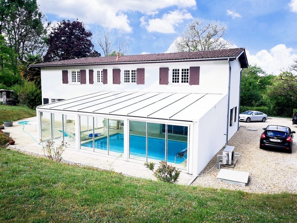 Dpt Gironde (33), à vendre à CROIGNON PROCHE DE BORDEAUX maison P9 de 263 m² - Terrain de 5830,00 m²