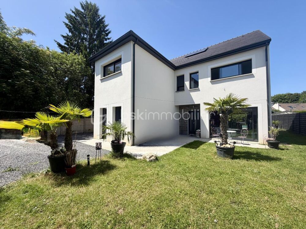 Maison dexception contemporaine 208 m²  Piscine chauffée  Prestations haut de gamme