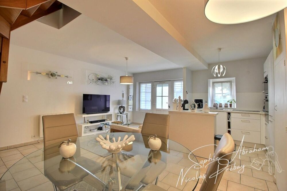 Vente Appartement Logement de 2 pièces, 1 chambre, 1 bureau, 2 places de parkings, caves et cour-terrasse privée Toury