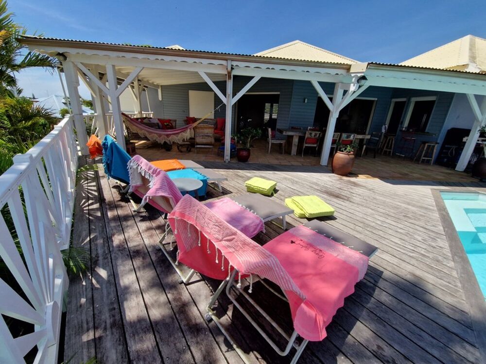 VUE MER Superbe villa de standing + T3 piscine à débordement sur 1000 m² à BAIE MAHAULT (971)