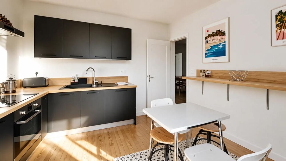 Immeuble de rapport: 3 lots loués: T5, T2, Studio avec 3 garages