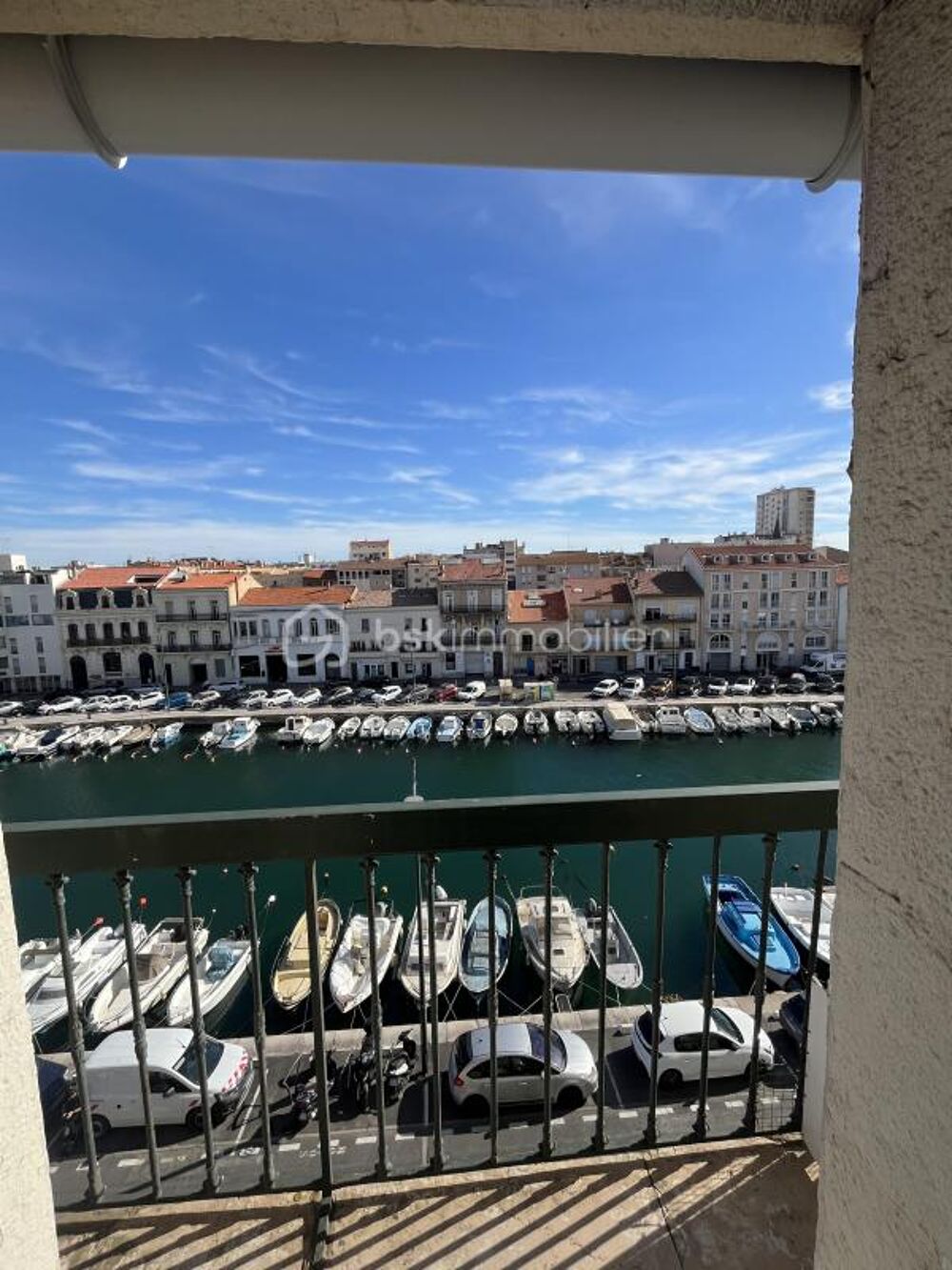 Sur les quais de Sète Duplex 4 pièces au dernier étage avec vue canal & charme authentique !