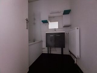  Appartement à louer 4 pièces 77 m²