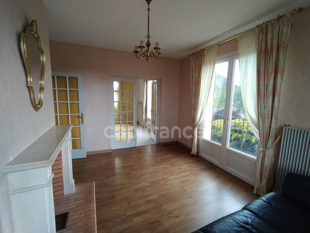 Vente Maison Maison familiale de plus de 220 m² avec 5 chambres, piscine, sauna, terrain clos, vue dégagée Sainte helene