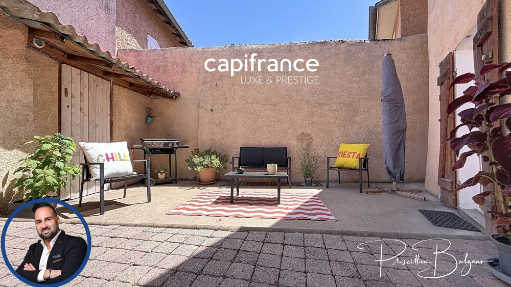 Maison à vendre 4 pièces SAINT GENIS LES OLLIERES (69)  Le charme d'une maison de village avec cour intimiste, garage et vie à