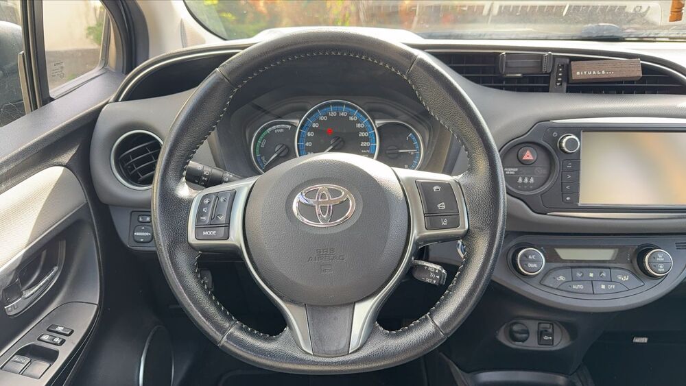 Yaris III 1.5 VVT-i 100 Hybrid E-CVT Dynamic 2015 occasion 44220 Coueron