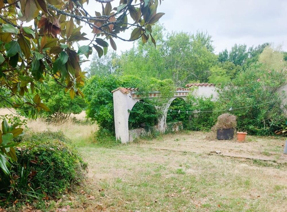 Propriété de 2 maisons, au coeur de 40 Ha de forêts et prairies
