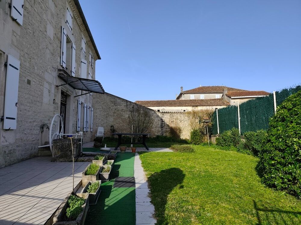 Vente Maison Maison à vendre 8 pièces HIERSAC (16) Hiersac
