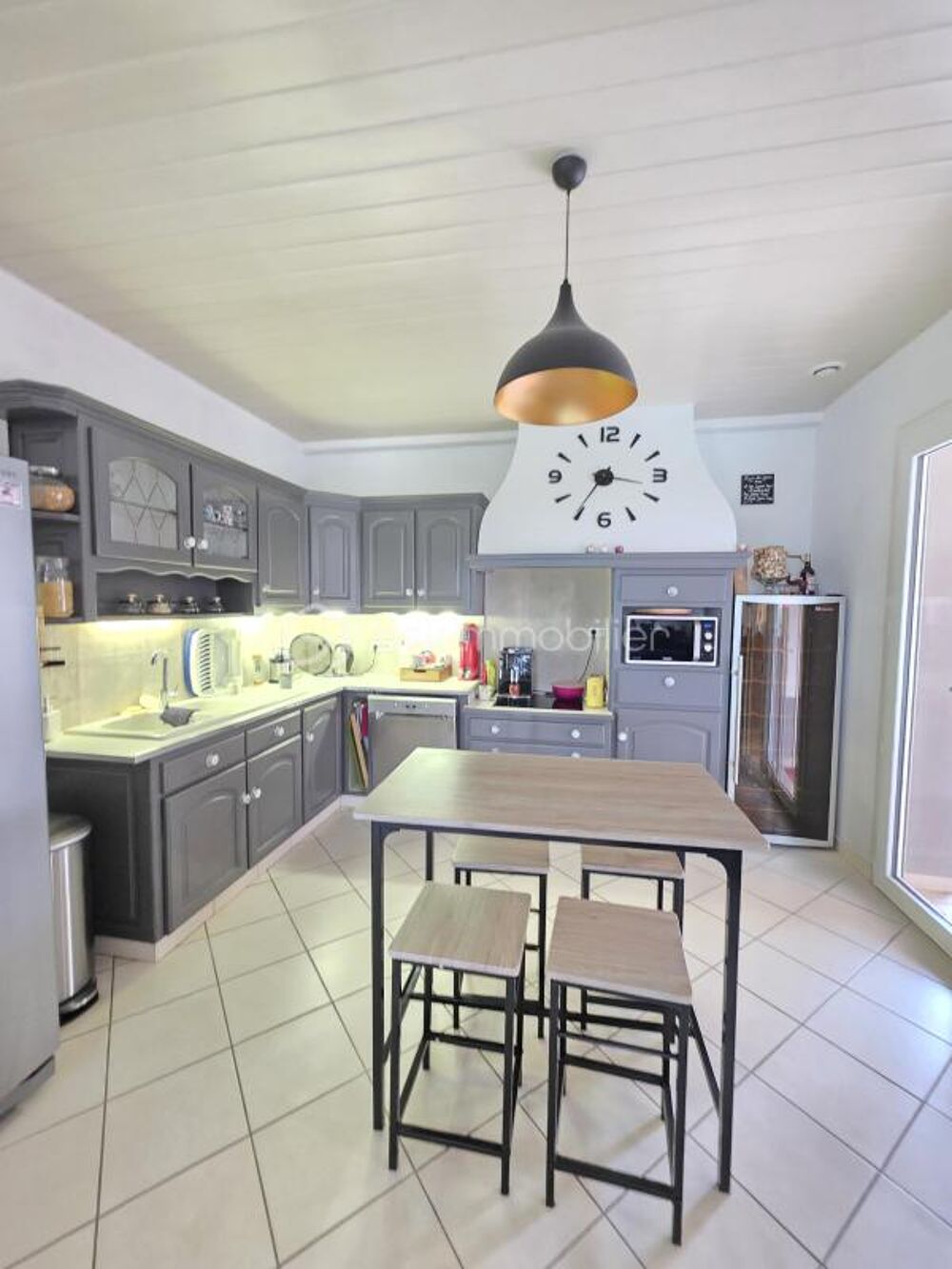 MAISON DE PLAIN PIED AVEC JARDIN-4 CHAMBRES-GARAGE- PISCINE- SPA- JARDIN