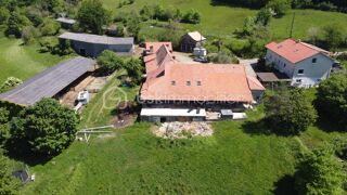  Proprit/chteau  vendre 15 + pices 700 m