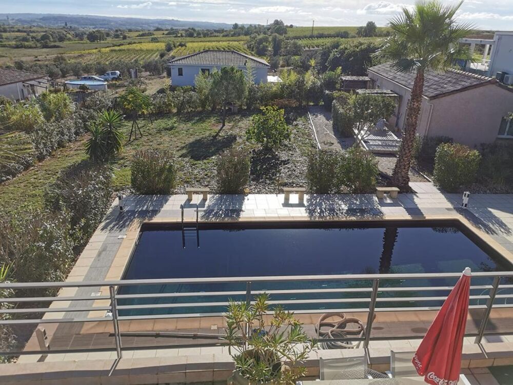 Villa exeptionnelle avec deux magnifiques gites sur un très grand terrain avec piscine
