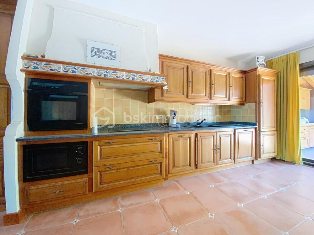 ** PEZENAS - MAISON FAMILIALE 143M2 - 5 CHAMBRES **