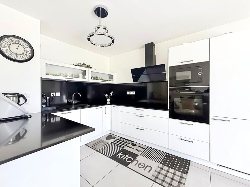 Joli Appartement T4 récent avec balcon, garage double et climatisation  ORNEX (01)