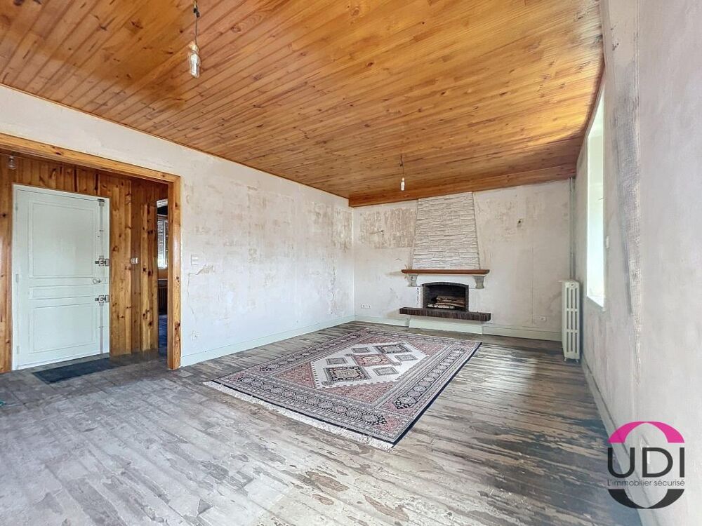 Appartement à rénover situé au 2 ème étage et ses greniers