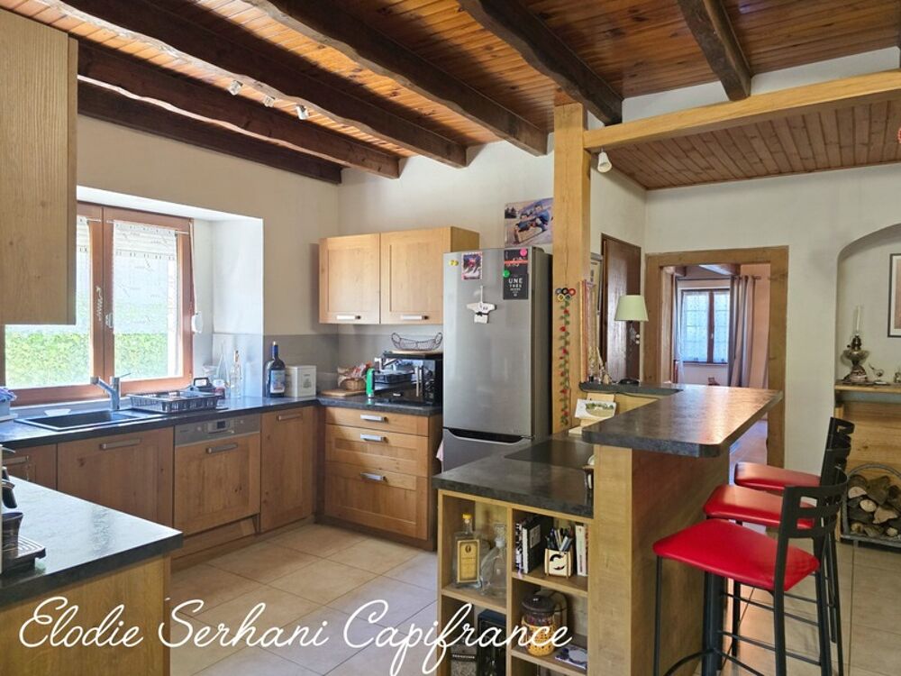 Maison de caractère T7 de 174m2 + grange à Desandans