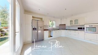  Villa à vendre 8 pièces 215 m²