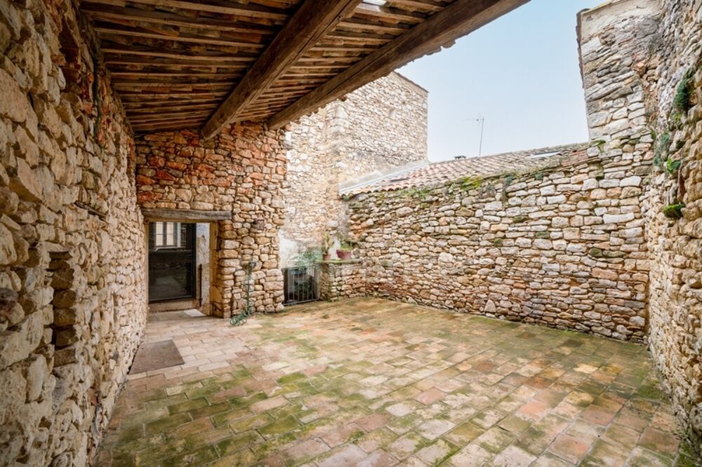 Maison de caractère en pierre avec terrasse et dépendance  Fons