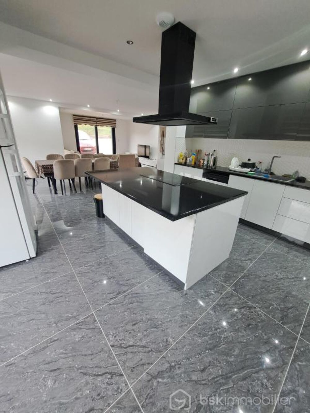 MAISON RT2012 avec garage, terrasse et terrain de 485 m²