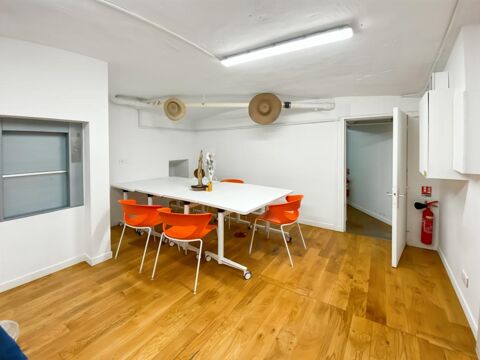   En plein coeur du 8ème arrondissement, beaux bureaux à louer 