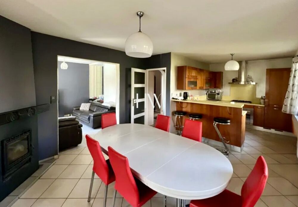 À VENDRE  maison de caractère au coeur dAnnemasse