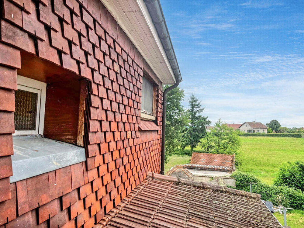 A 5 mn de MARCIGNY  Maison familiale denviron 163 m² habitables avec terrasse, dépendance, garages et terrain de 1 641 m²