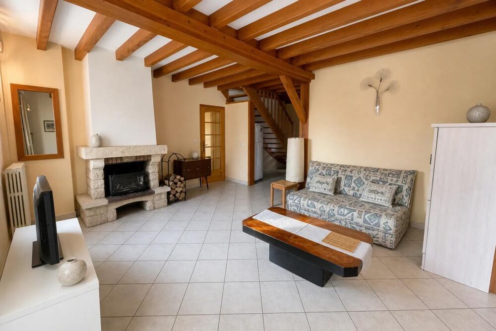 Ancienne fermette rénovée de 186 m² avec Grand Jardin à Vernoy