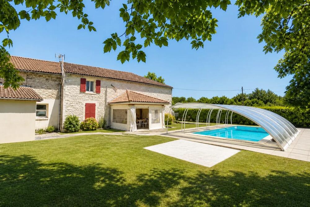 Maison de 6 pièces de 203 m² à Romazières
