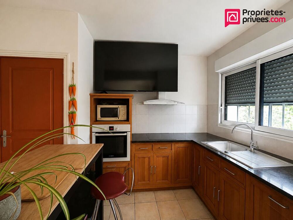 Vente Maison Maison  Indépendante située à Yvré L'Évêque,  8 pièce(s) 157 m2 sur parcelle de 867 m2 Yvre l eveque