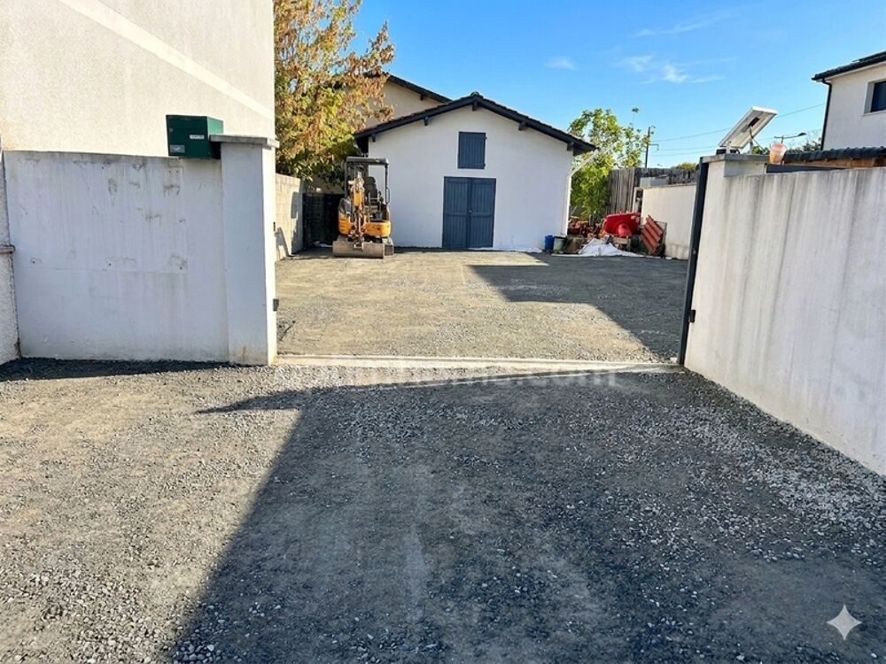 Vente Parking/Garage GARAGE SUR PARCELLE CLOTUREE Bassens