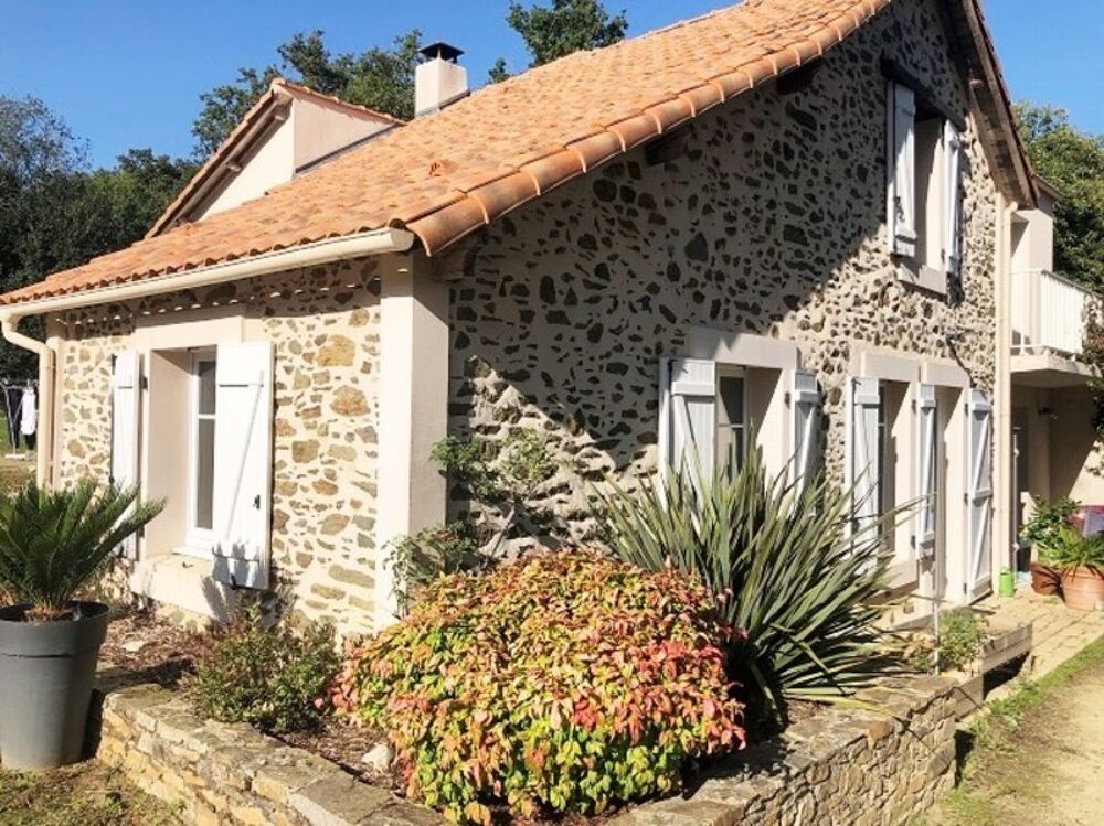 vendre  Proprit/chteau Rocheservire (85620)