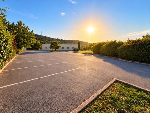   À VENDRE – BUREAUX 800 M² SUR 8 000 M² DE TERRAIN – VISIBILITÉ RN7 – BRIGNOLES (83) 