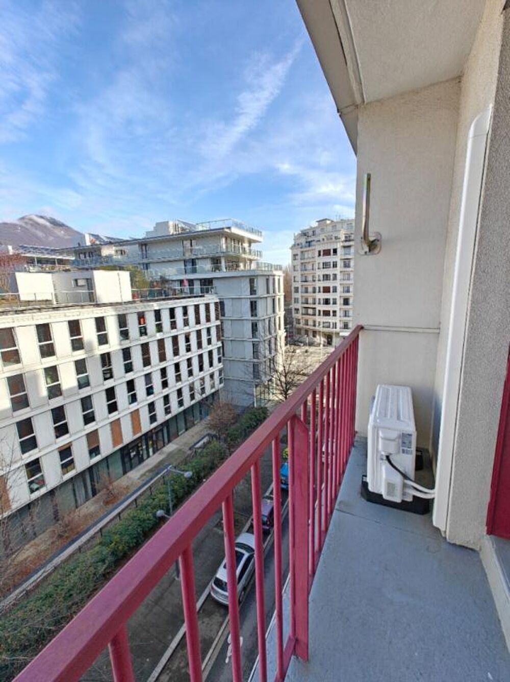 À vendre à Grenoble , T1 avec vue Bastille, SECTEUR caserne de Bonne, déjà loué, idéal investisseur locatif avec Clim