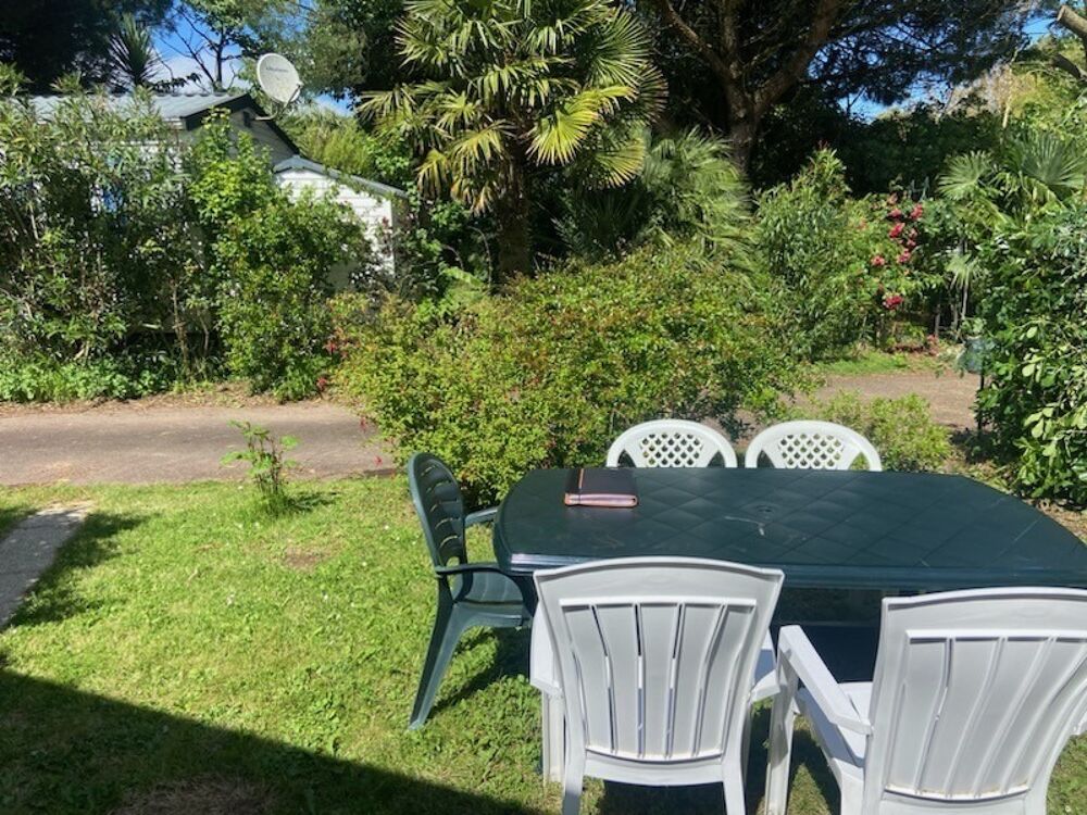 LA TRANCHE SUR MER A 15 MIN DANS RESIDENCE AVEC PISCINE CHALET BOIS 3 CHAMBRES AVEC VERANDA ET JARDIN
