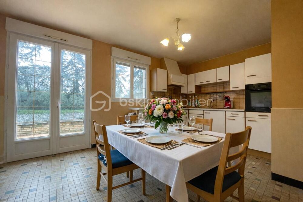 Maison familiale à Candé  Beau potentiel avec sous-sol complet