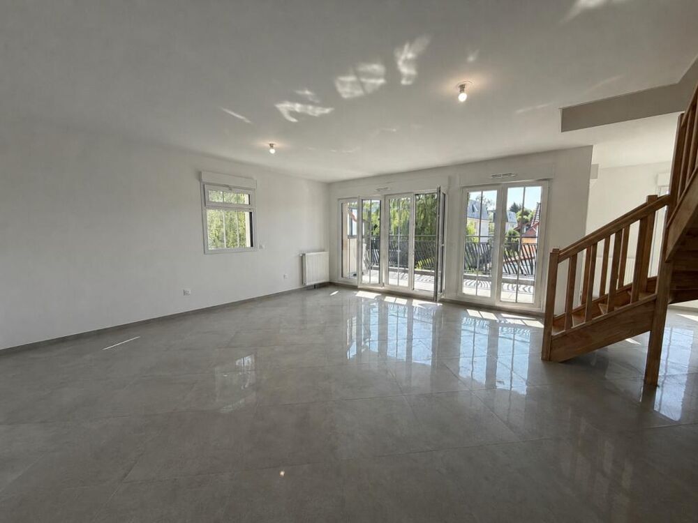 BIEN RARE DUPLEX 4 PIÈCES LIVRÉ AVEC 80M² DESPACES EXTÉRIEURS