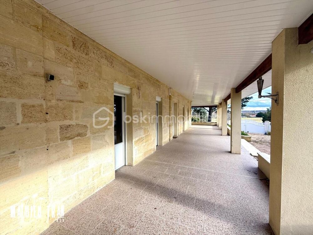 Maison spacieuse avec terrasse ensoleillée à vendre dans un quartier recherché