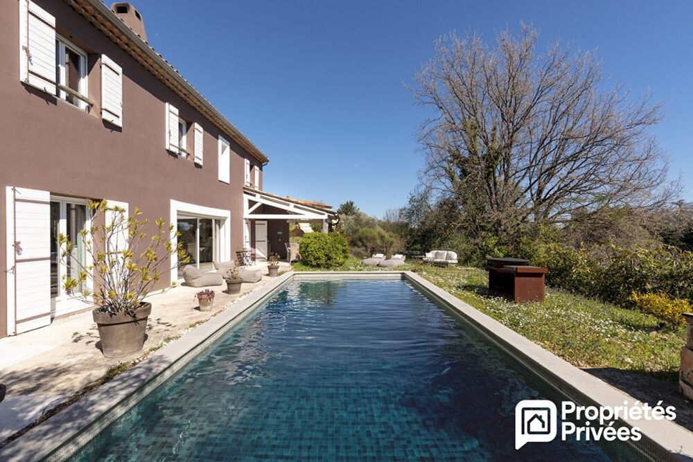 Villa avec piscine, jolie dépendance et vue dégagée