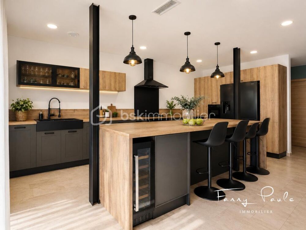 Maison de caractère 260 m² habitables  2 suites parentales  Bureau pouvant faire office de chambre  2 espaces nuit  Jardin 