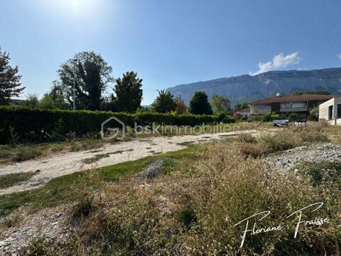   Terrain constructible de 646 m² – Un cadre idéal pour votre construction 