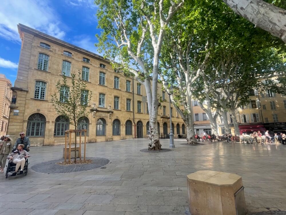 Centre ville dAix en Provence appartement de 64 m² T2/T3 rénové à deux pas du Palais de Justice