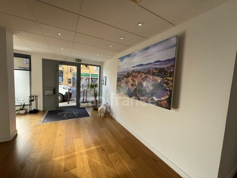   MOUGINS CENTRE – à louer Local commercial haut de gamme – Visibilité en 1ère ligne – 114 m² 