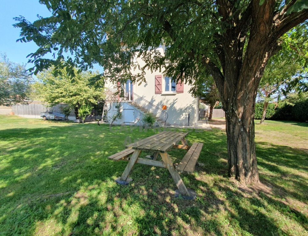 Maison 165m², garage aménagé en studio, parcelle de plus de 1100m²