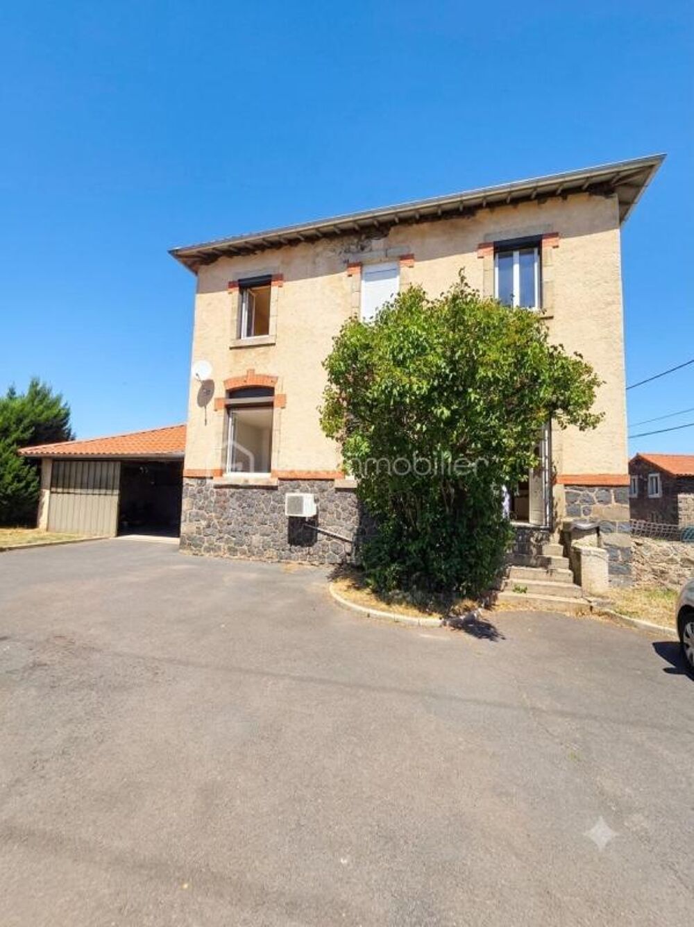 Maison de caractère de 120 m² sur terrain arboré de 575 m²