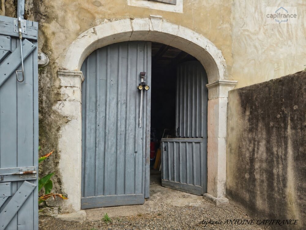 PUYOÔ  MAISON DE CARACTÈRE DE 188,83 M², 5 CHAMBRES, GRANGE DENVIRON 300 M² ET TERRAIN DE 1 198 M²  245 000 €
