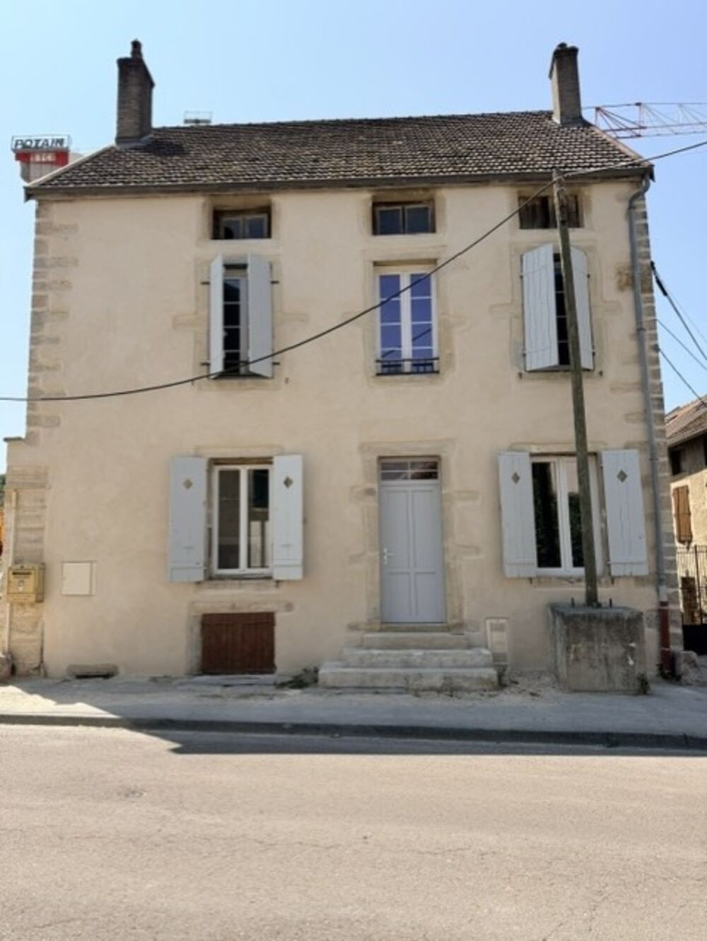 PLOMBIERES LES DIJON PLATEAU VIABILISE DE 43 M2 AVEC PARKING ET TERRASSE