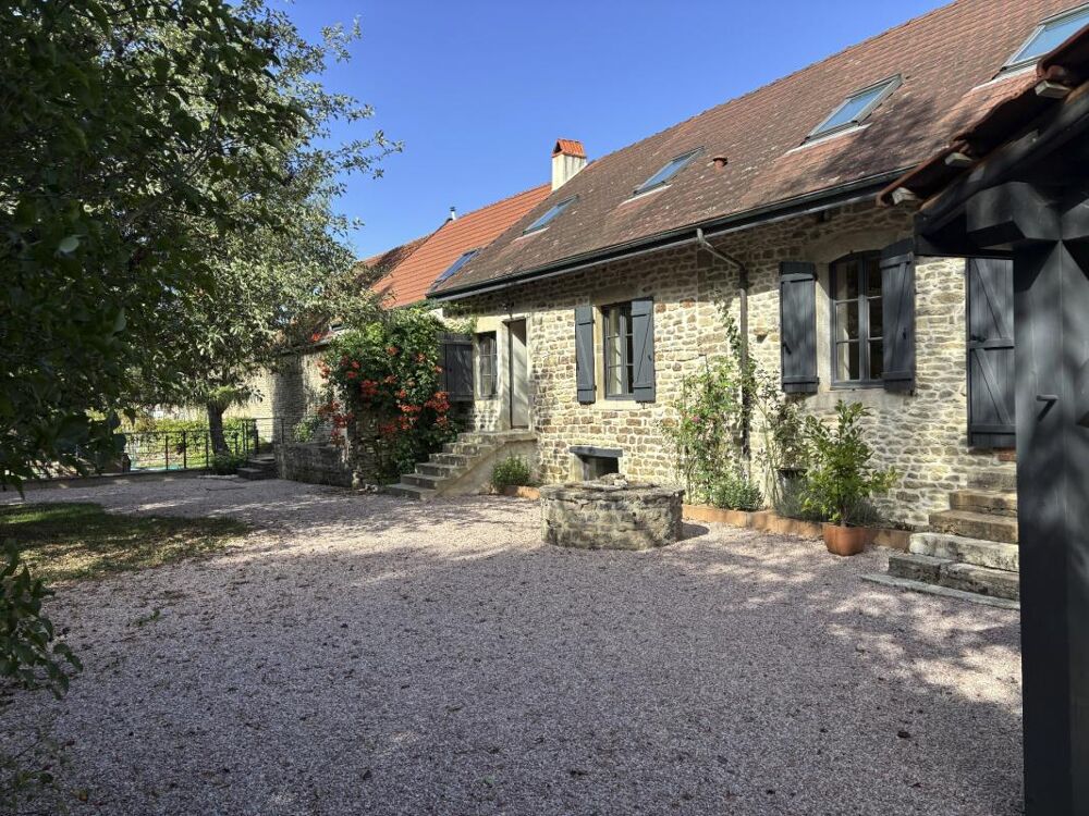 Vente Maison VENAREY LES LAUMES 15 min : maison rénovée 227m², dépendances, jardin, pré attenant. Prix : 287 000 € Venarey les laumes