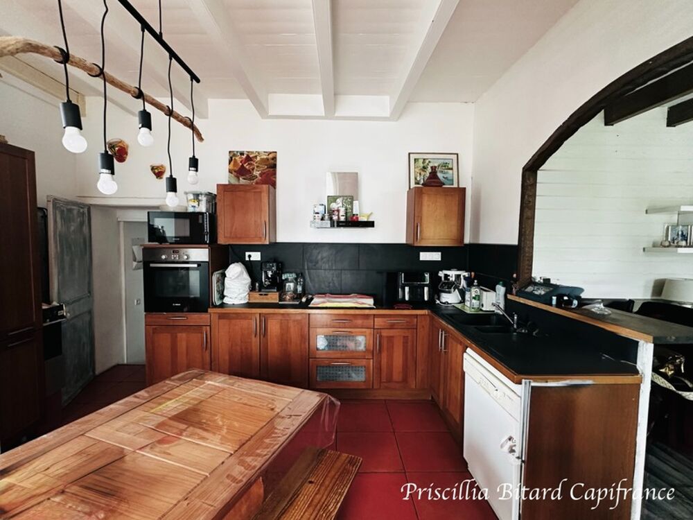 Maison de village de 141 m² avec dépendance et jardin. Beau potentiel